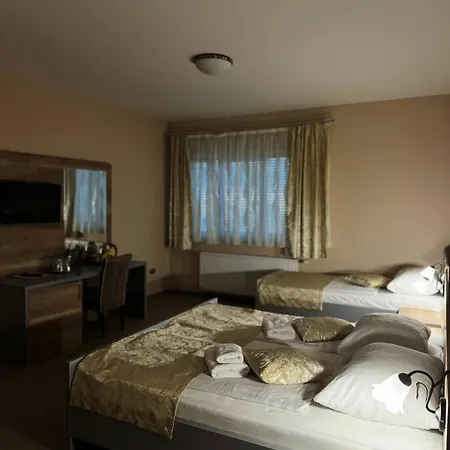 Comfor Inn *